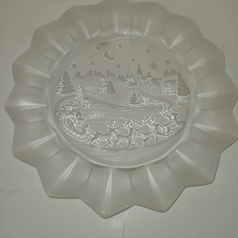 COPY - MIKASA Fluted Crystal Platter - Christmas Scene